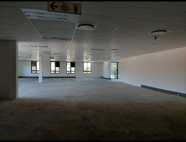 329M² OFFICE TO LET IN MAGALIESSIG